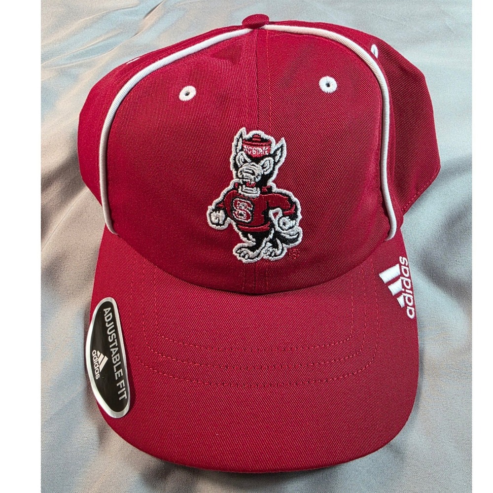 NC State Wolfpack Hat Adidas Mens OSFM Red Slouch Adjustable Tuffy Mascot NEW
